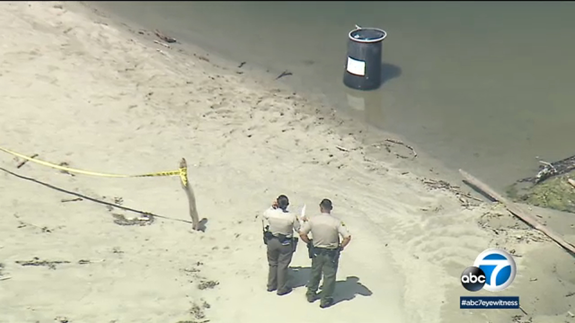 Encuentran cuerpo dentro de un barril en playa de Malibu