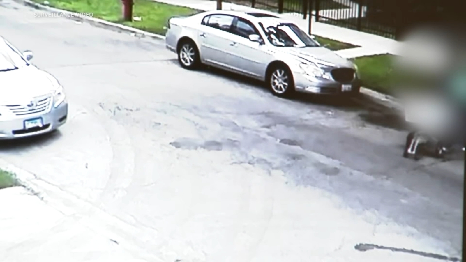 Logan Square, Chicago robbery: Video shows 1 of 2 brazen armed robberies of USPS mail carriers in Logan Square, Kilbourn Park - Vimarsana News