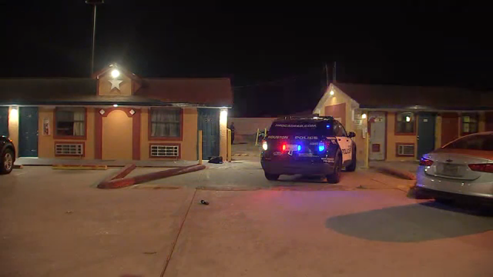HPD investigating shooting that killed 1, injured others on South Main Street near South Post Oak in SW Houston - Vimarsana News