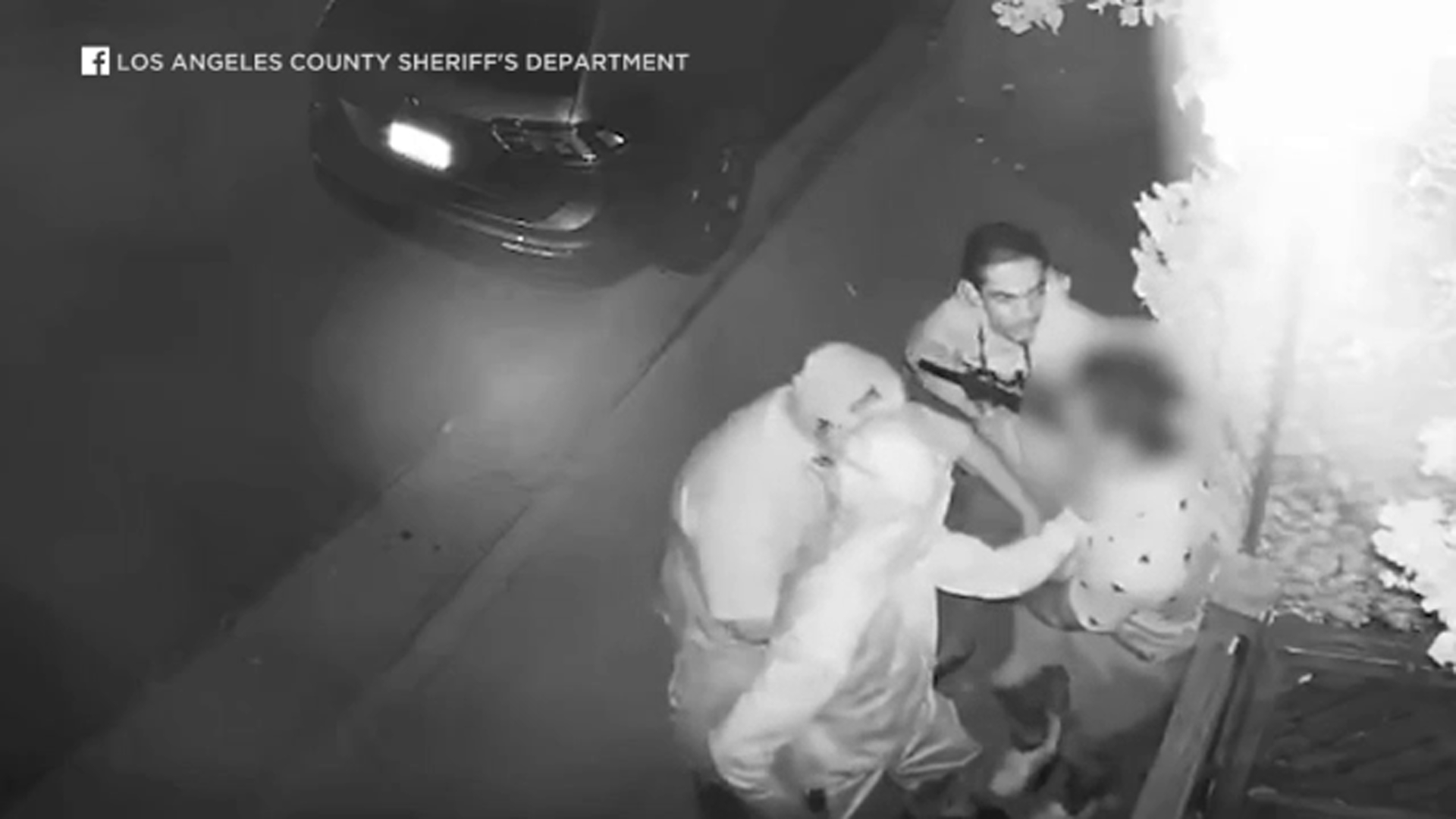 LASD busca a 3 sospechosos de robo a mano armada en West Hollywood