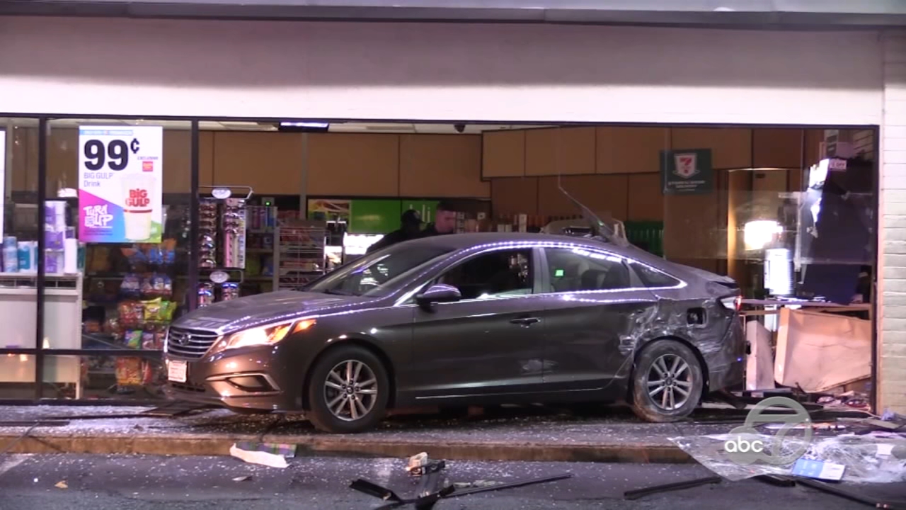 Car crashes through Oakland 7-Eleven in burglary scheme, police say