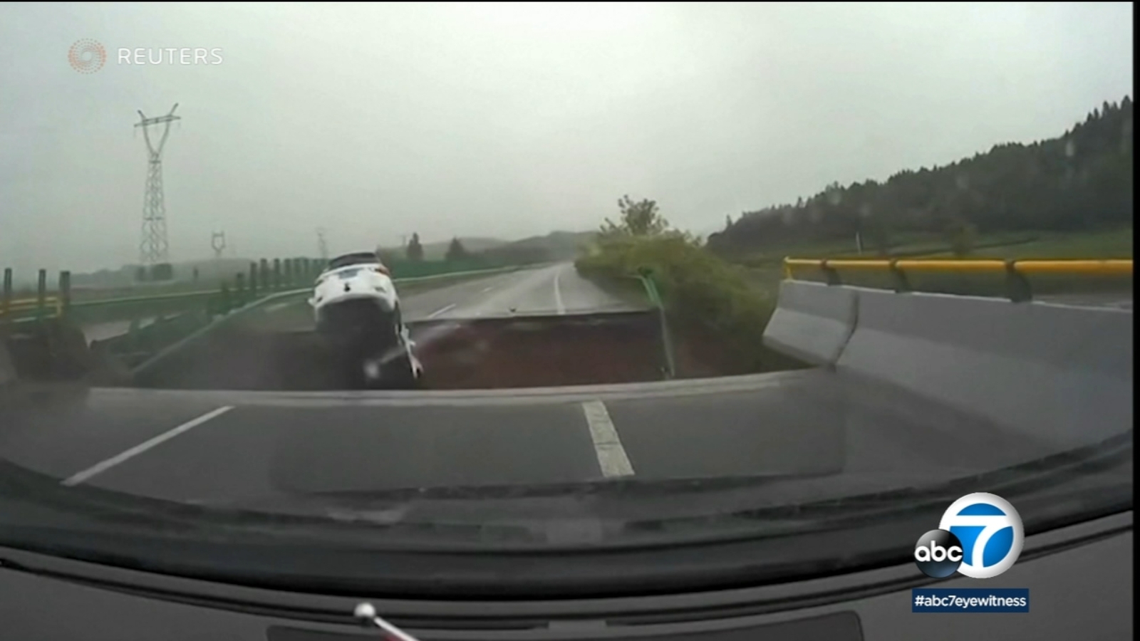 SUV drives off collapsed bridge in northern China - Vimarsana News