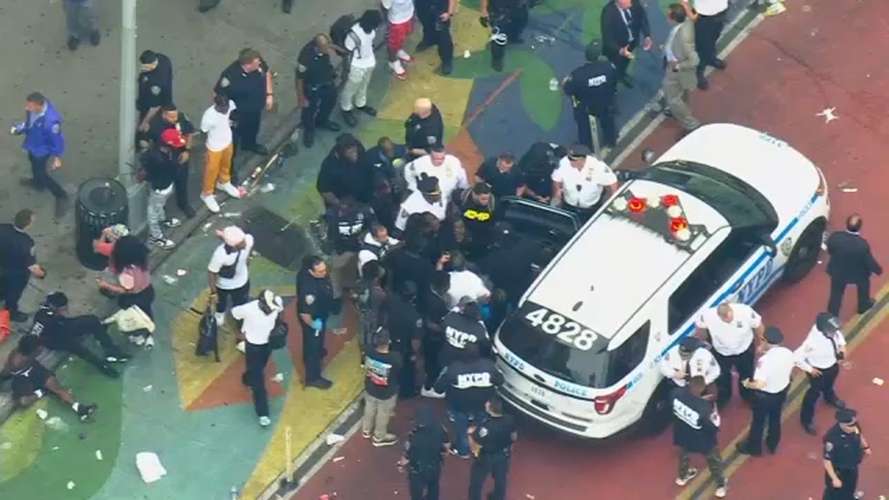 Social media indluencer's giveaway sparks mayhem in Union Square