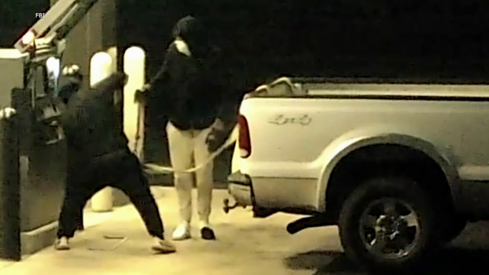 ATM near me: FBI Chicago searching for thieves who stole ATM at Old Second National Bank on Route 59 in Warrenville, IL - Vimarsana News
