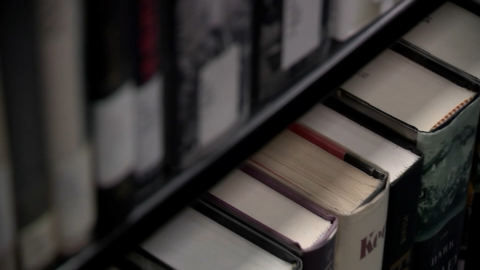 Community pushes back on Houston ISD decision to remove libraries at some schools on Saturday