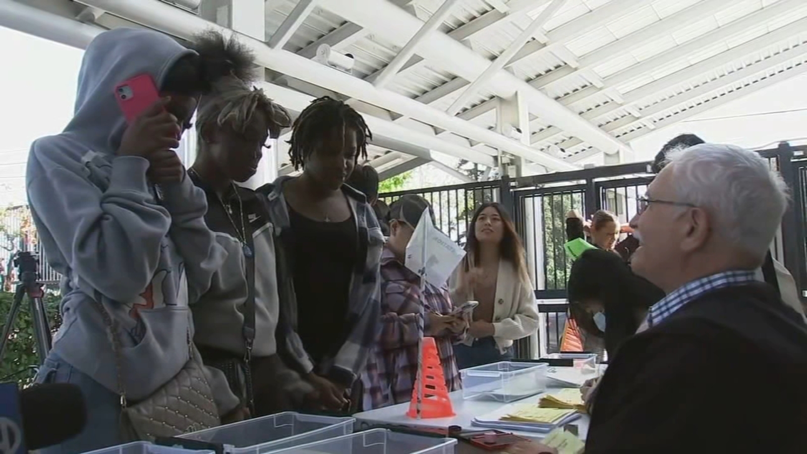 Oakland families enjoy last day of summer before school starts are optimistic about new year