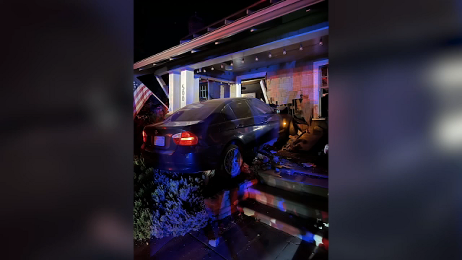 Driver runs away after crashing car into Visalia home, police say - Vimarsana News
