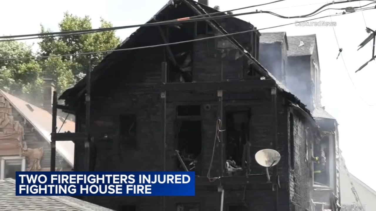 2 firefighters injured after Humboldt Park apartment fire: CFD