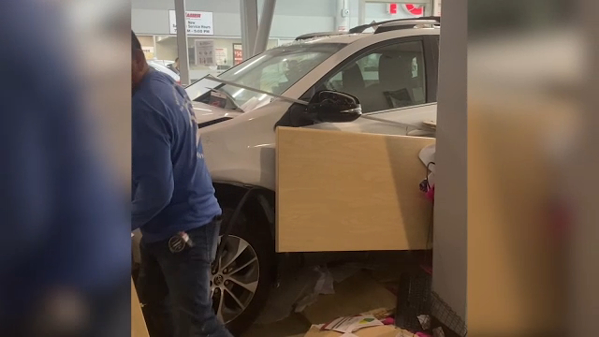 Atropello mortal en un concesionario Toyota en Mission Hills