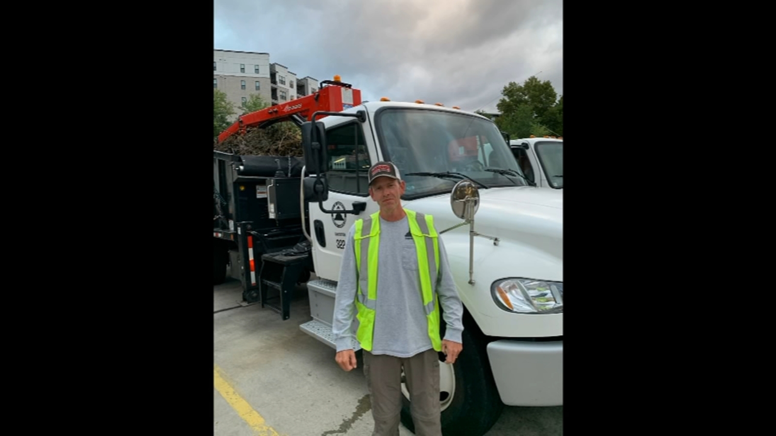 Asheville sanitation worker helps wandering child get back home safely