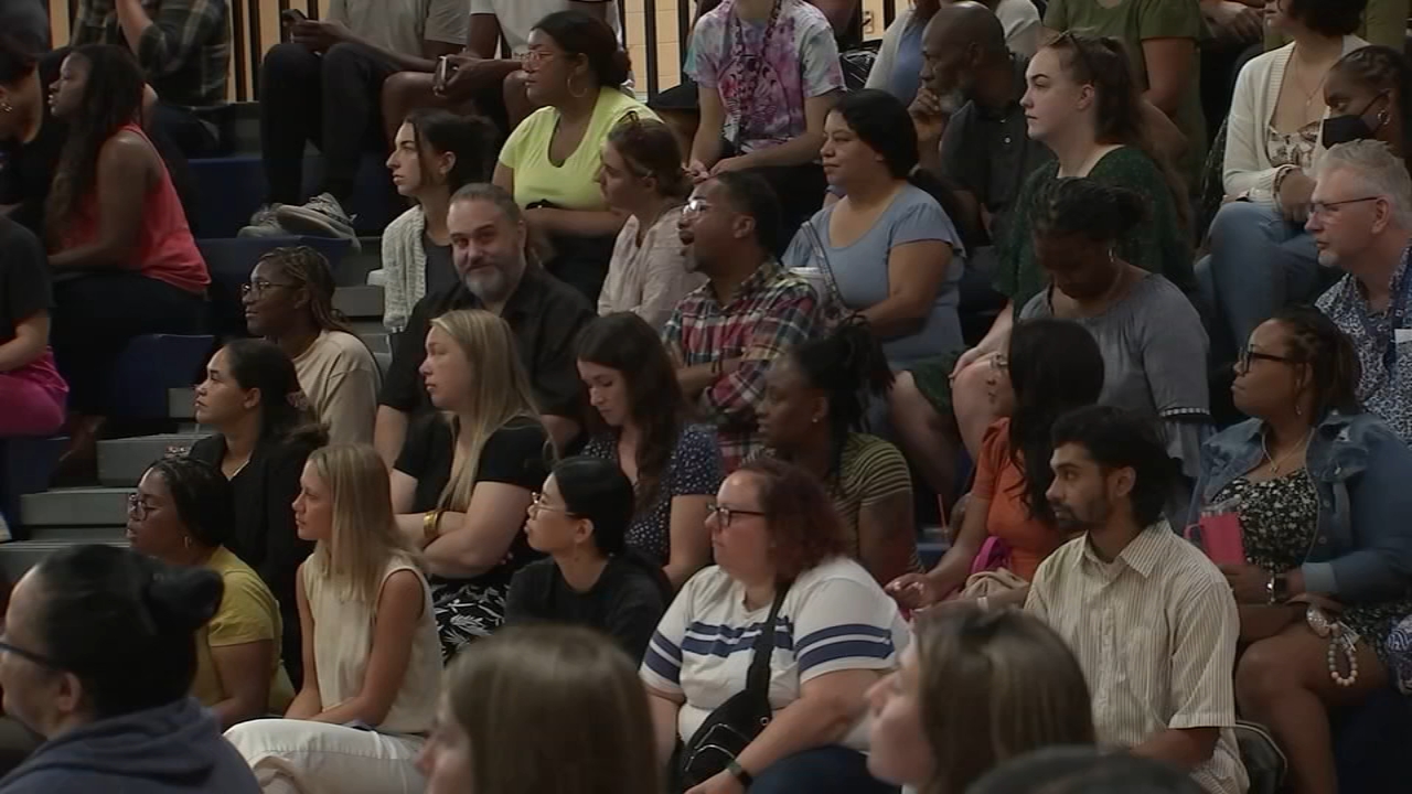Hundreds of new teachers, counselors start at Philly school district 