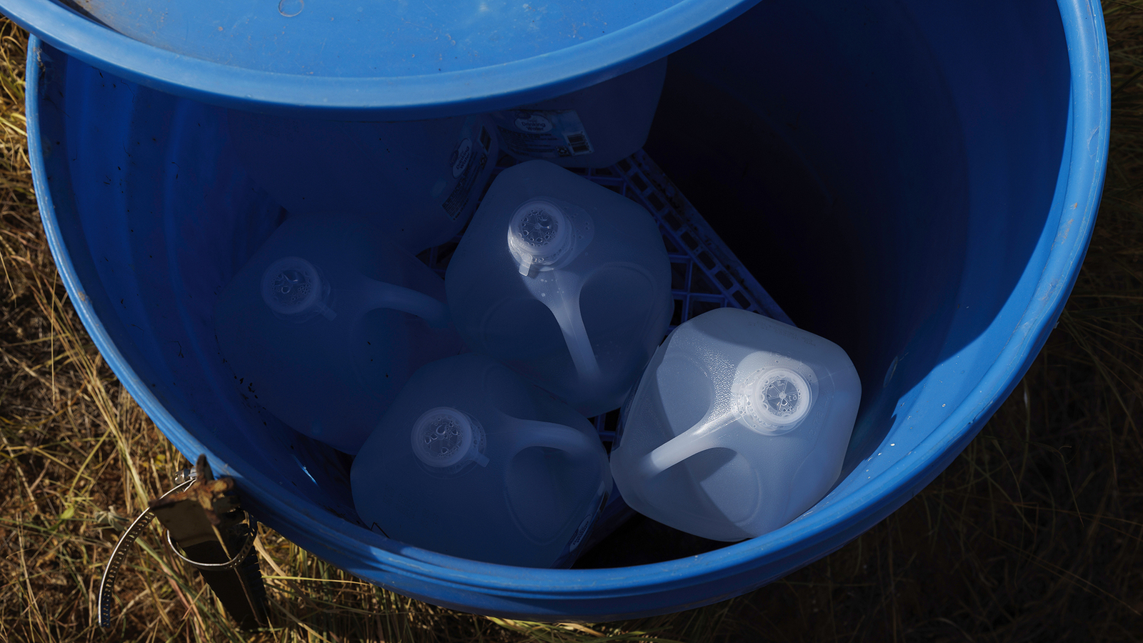 Stasiun air untuk migran menghilang di Texas Selatan