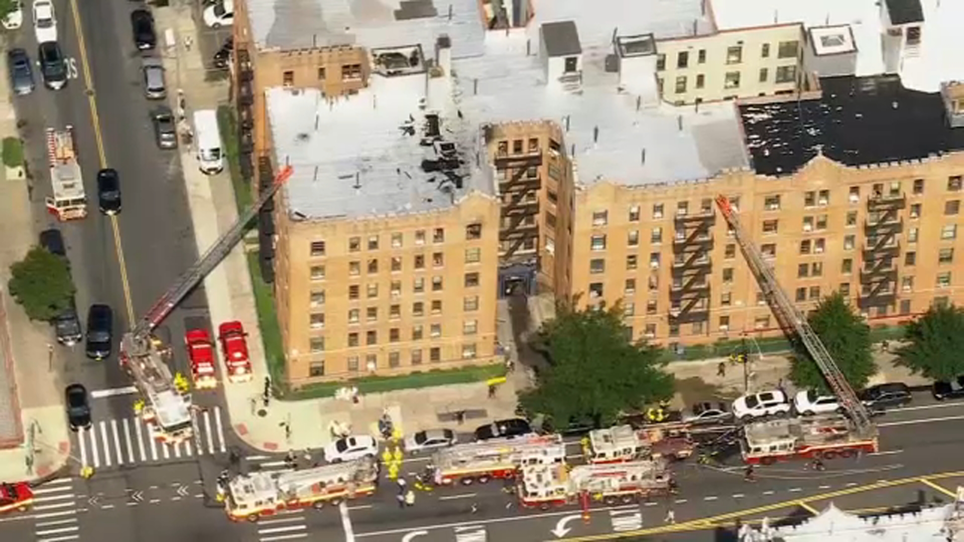 2 people jump from sixth-floor apartment building to escape Brooklyn fire