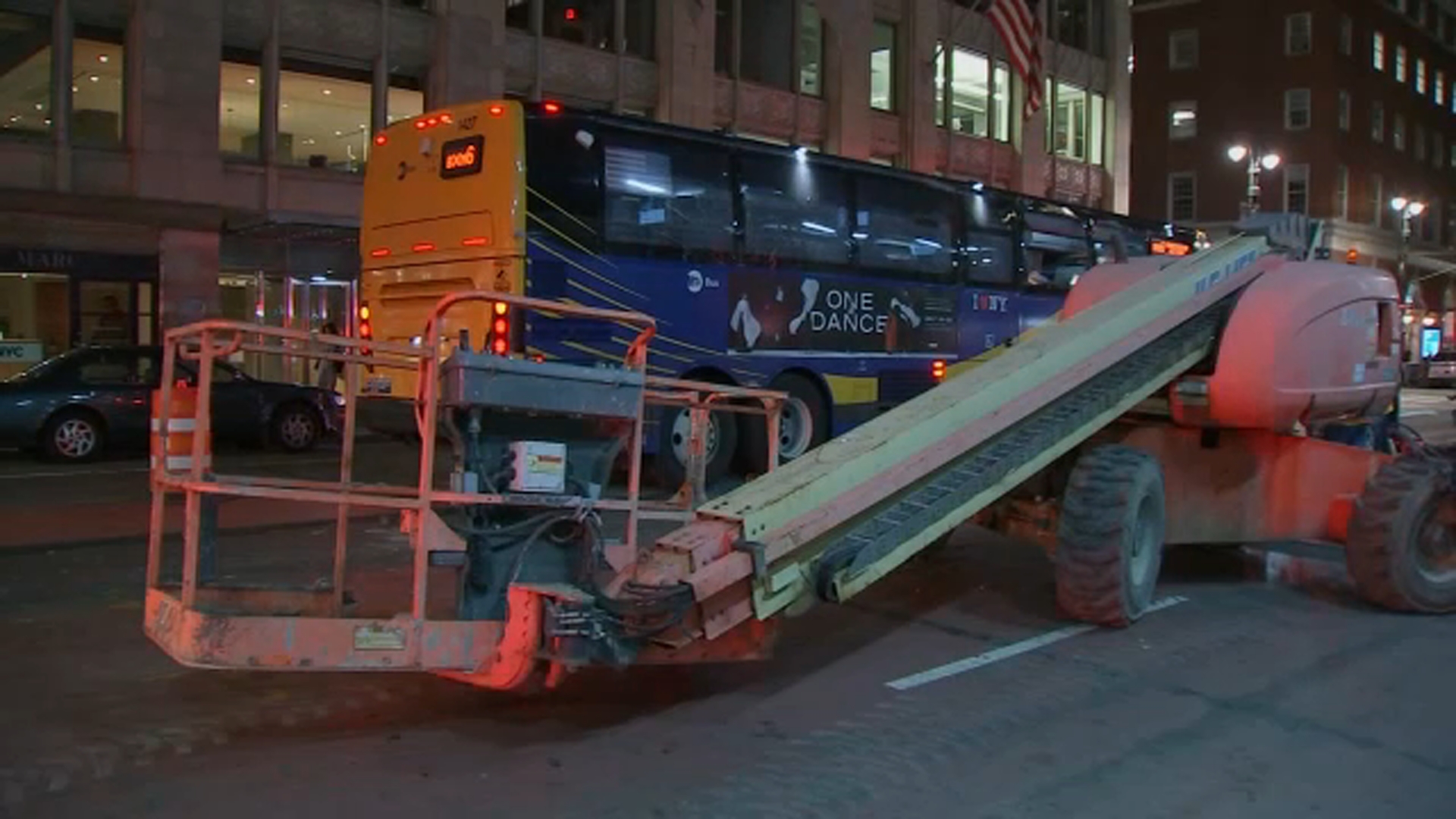 8 injured after construction lift strikes MTA bus in Midtown