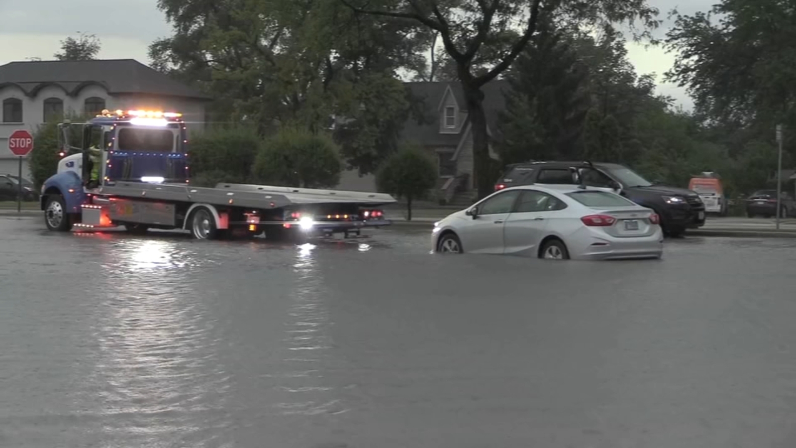 Chicago weather forecast Flooding in suburbs, Bridgeview power pole