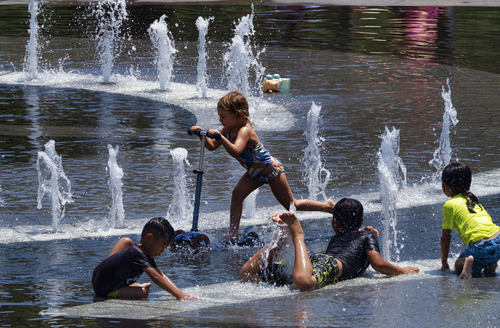 Panas ekstrem mengancam masyarakat di seluruh negeri.  Berikut adalah empat cara komunitas Anda bisa lebih tahan panas