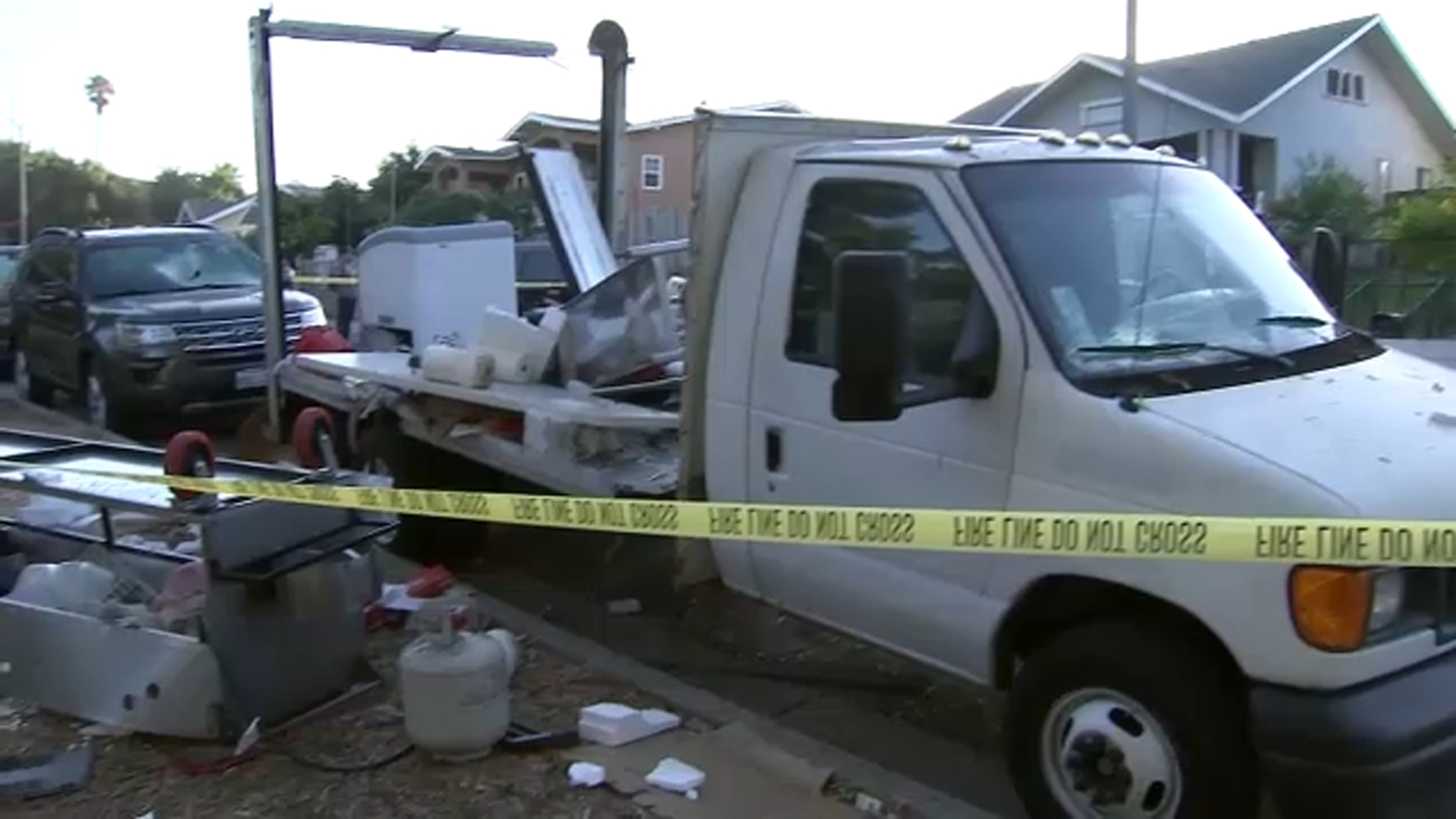 Camión explota en Boyle Heights, dañando vehículos y casas