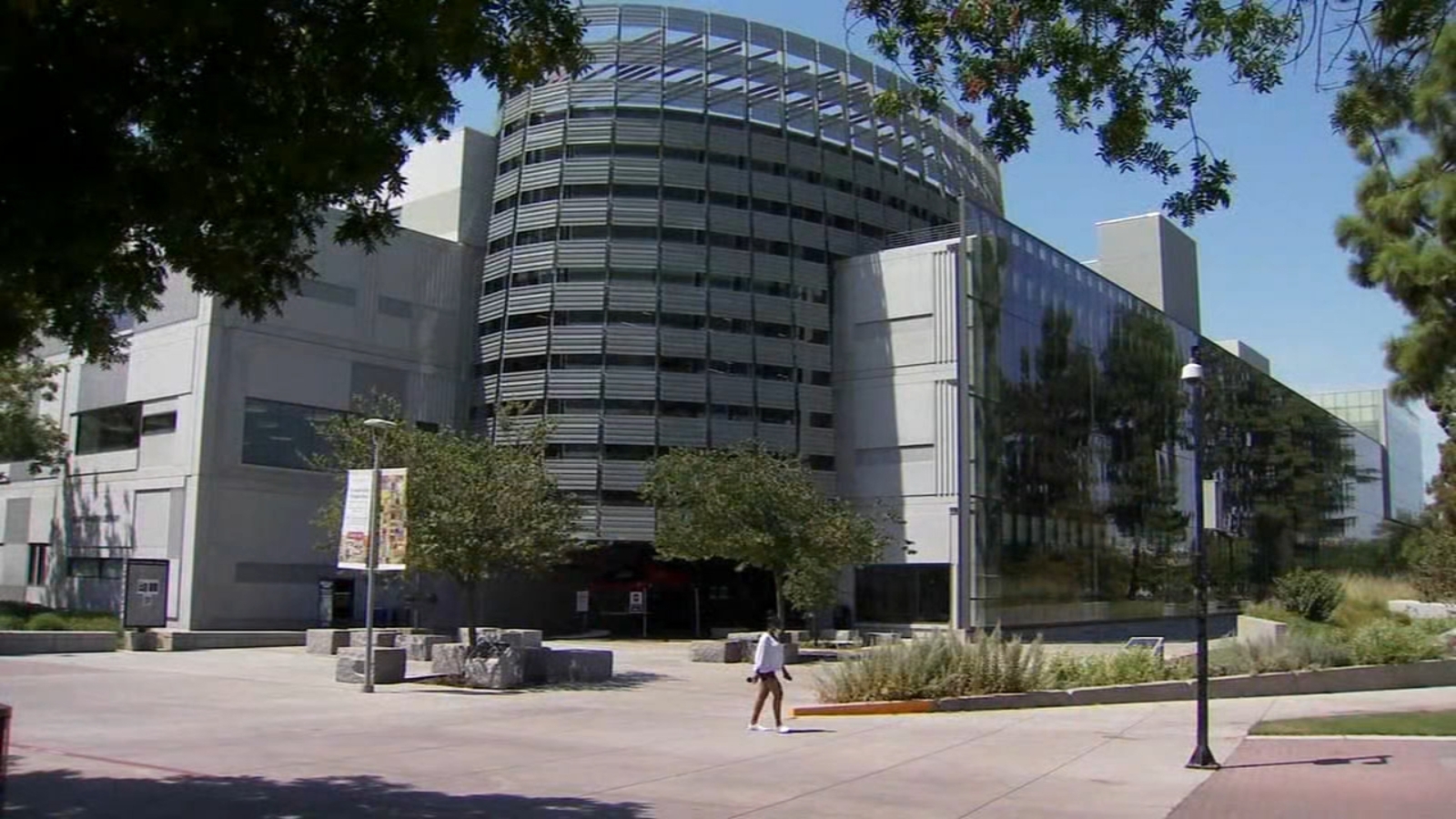 Fresno State kicks off Fall semester as student move into dorms - Vimarsana News