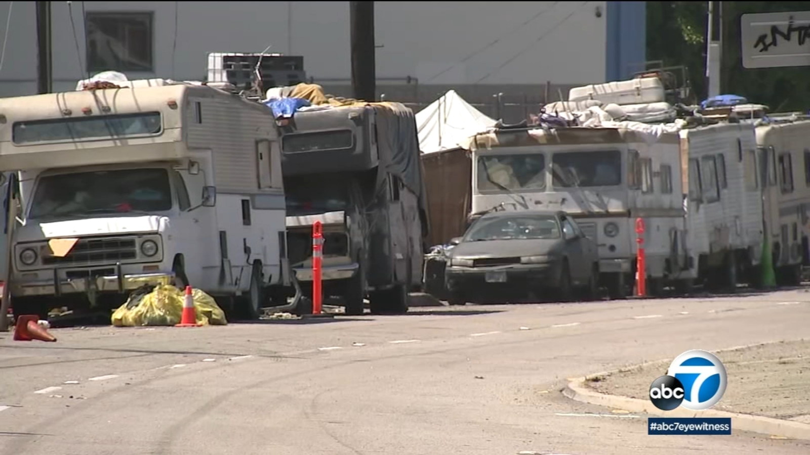 Hundreds of RVs lining stretch of LA County bringing crime and filthy conditions, residents says - Vimarsana News