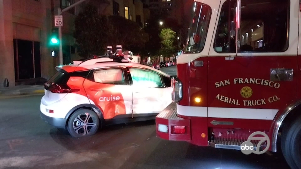VIDEO: Driverless Cruise car struck by SFFD truck, injuring 1