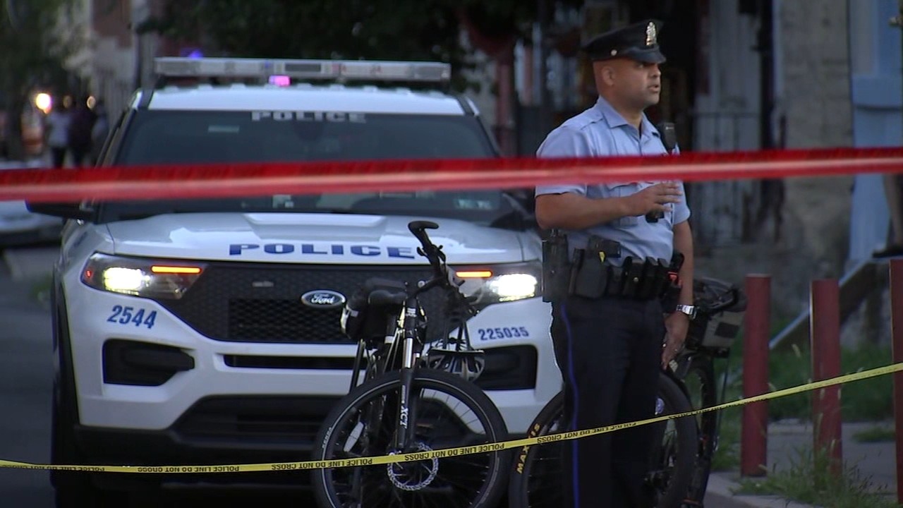 Philadelphia police investigate double shooting that left man, woman injured