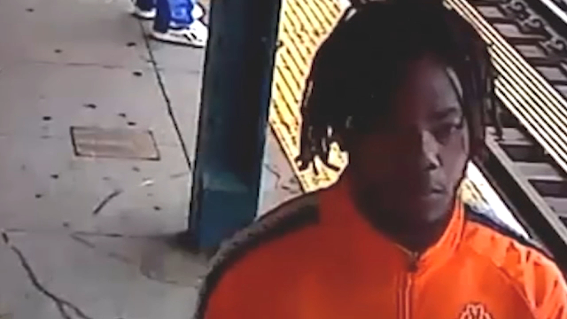 Police: Man makes anti-LGBT remarks, breaks woman's nose on subway in Brooklyn