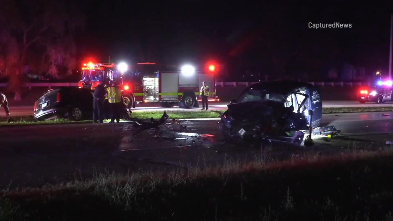 1 killed in head-on Fox Lake crash
