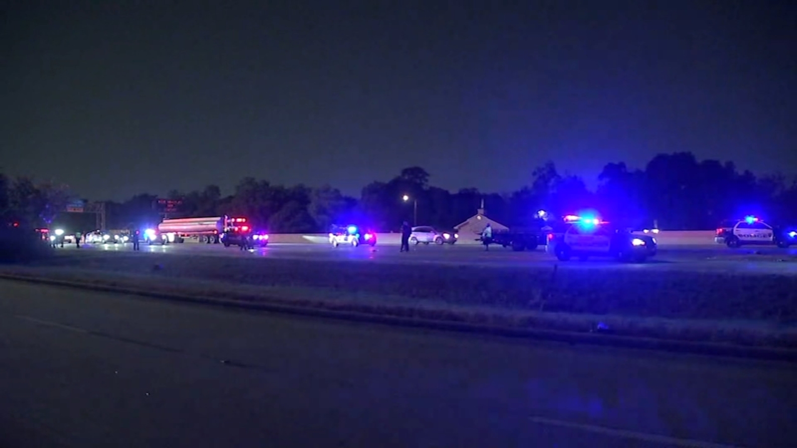 Houston deadly pedestrian crash: Driver hits and kills woman walking on I-610 North Loop East near Lockwood Drive, HPD says - Vimarsana News