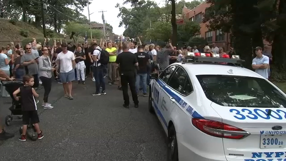 Extra Time: Asylum seeker crisis gets heated on Staten Island