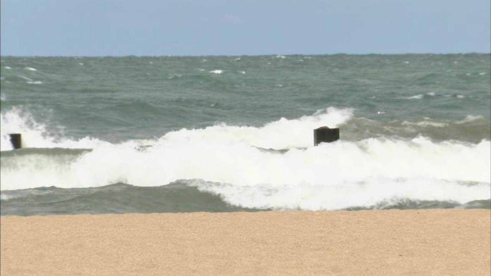4 rescued from water near North Avenue Beach amid big Lake Michigan waves, Beach Hazard Statement: Chicago Fire Department - Vimarsana News
