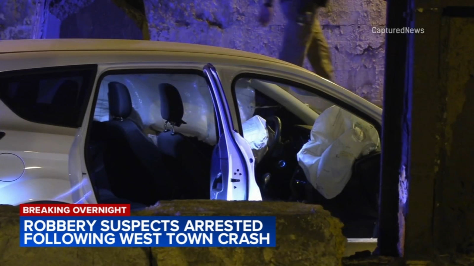 3 robbery suspects in custody after West Town crash Chicago police say