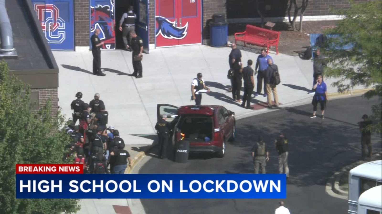 Dundee-Crown High School in Carpentersville, IL under lockdown; students seen evacuating - Vimarsana News