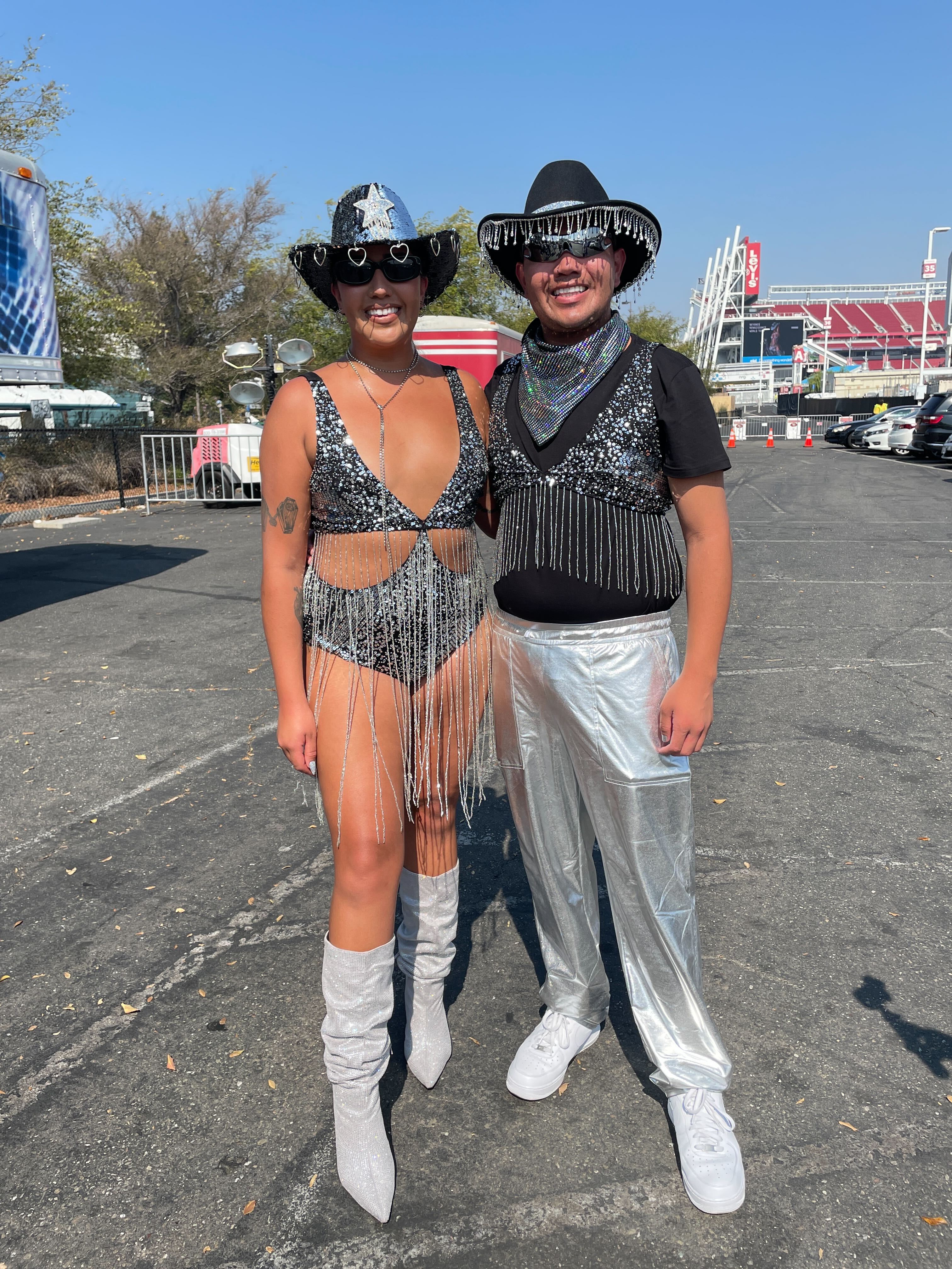 Beyoncé's Fans at Levi's Stadium Wear Their Best Silver Fashion