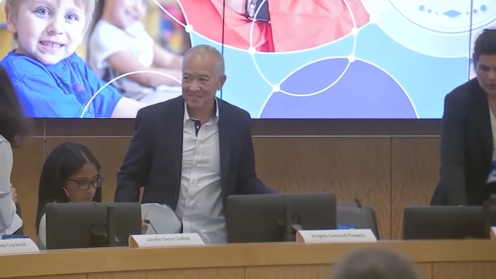 Houston Federation of Teachers sues HISD Superintendent Mike Miles and board members over 'illegal' evaluation system - Vimarsana News