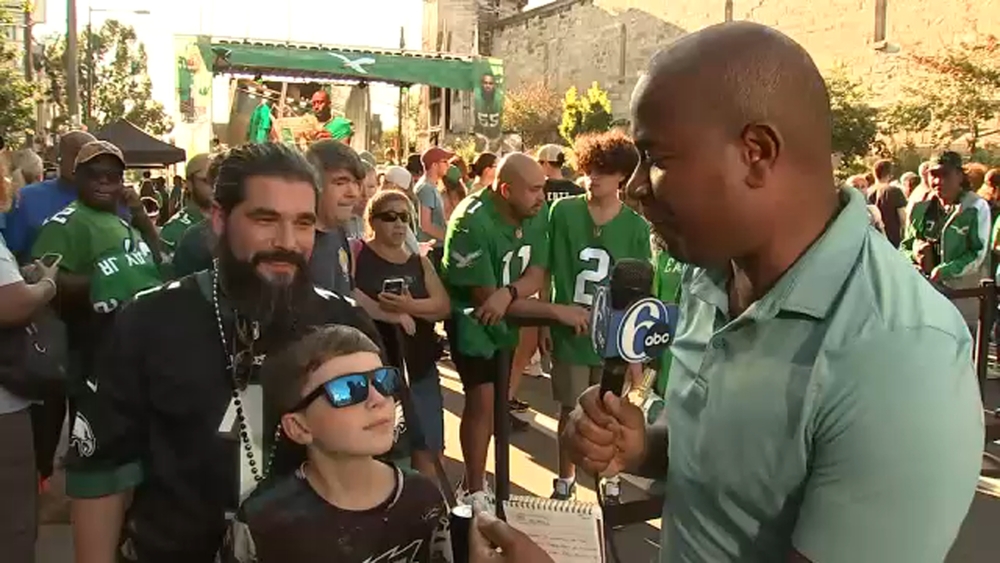 Philadelphia Eagles host first-ever Kelly green block party 