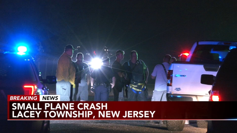 Small plane crashes, causes brush fire in Lacey Township, New Jersey
