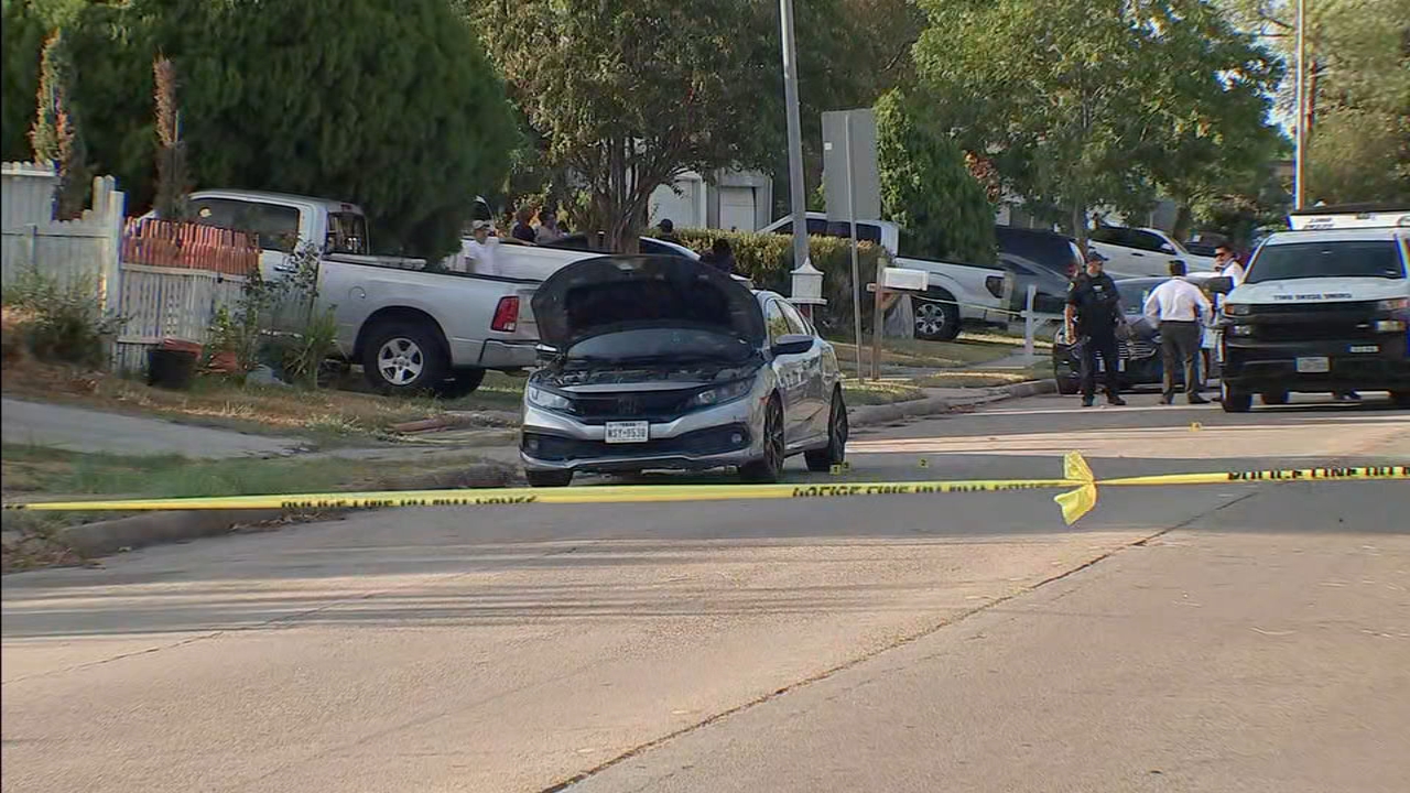 Man found shot to death inside vehicle in SW Houston, HPD says
