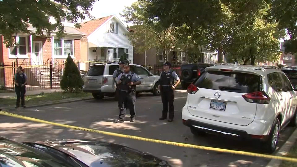 Suspected home invader shot by homeowner on NW Side dies: officials