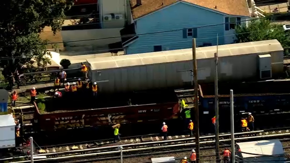 Extra Time: Latest on LIRR derailment; NYC's 1st heat wave of summer
