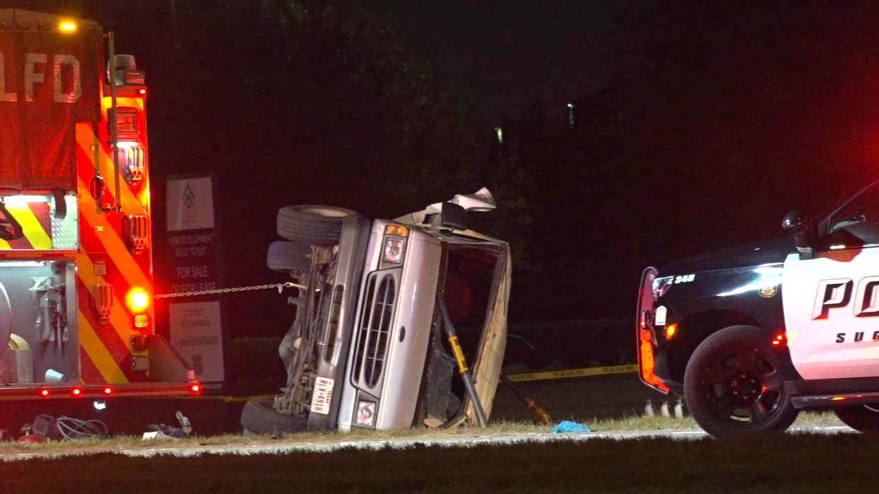 1 dead, 4 hospitalized after van crashes and flips into ditch, Sugar Land police say