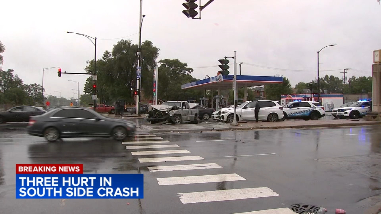 3 injured in South Side crash: CFD