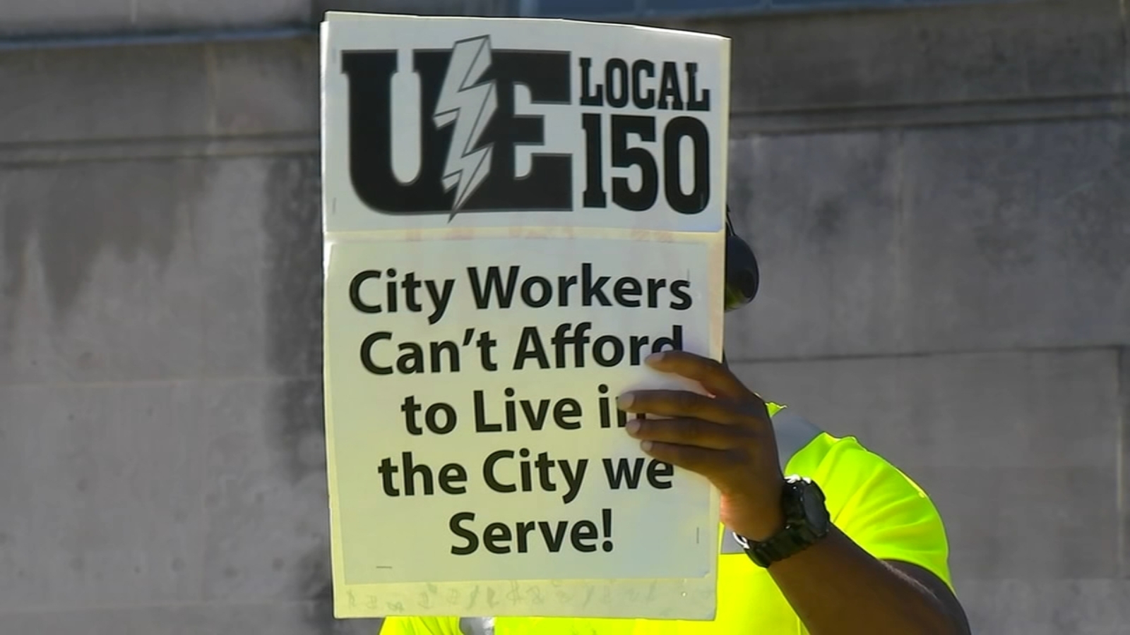 Durham trash talk | Sanitation workers agree to return to work for next week as talks continue with city for pay raise - Vimarsana News