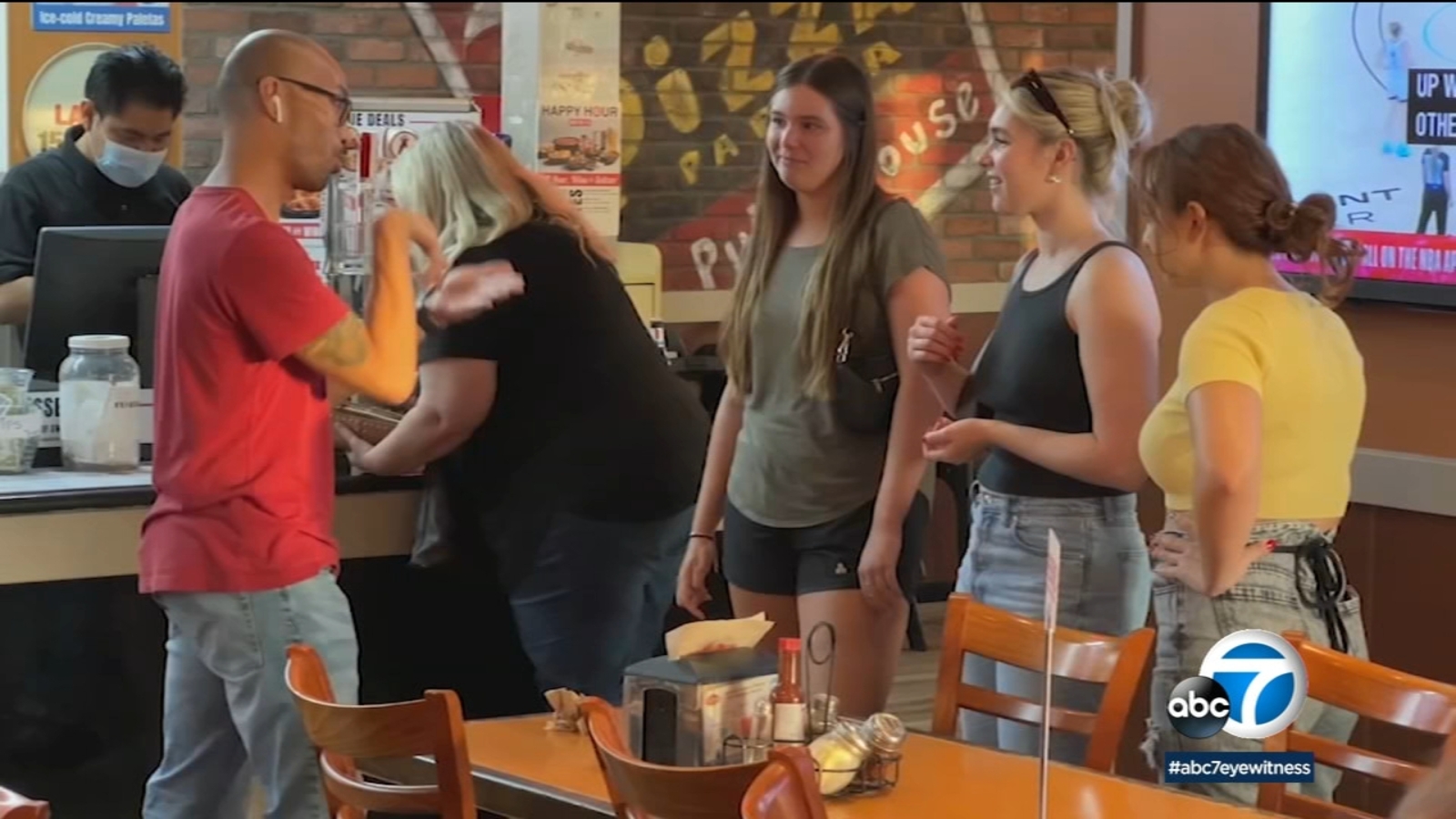 Orange County's deaf community builds social connections through nonprofit group's monthly pizza parties - Vimarsana News
