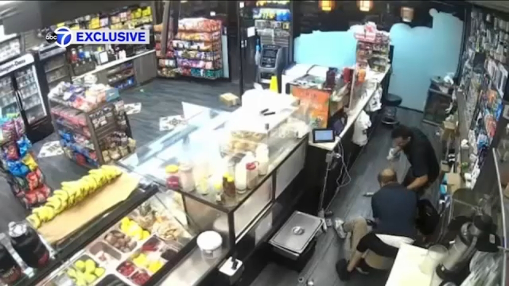 Exclusive video: 2 bodega workers fight off thieves during robbery