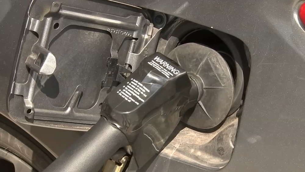 Police warn drivers of 'pump switching' scam at gas stations