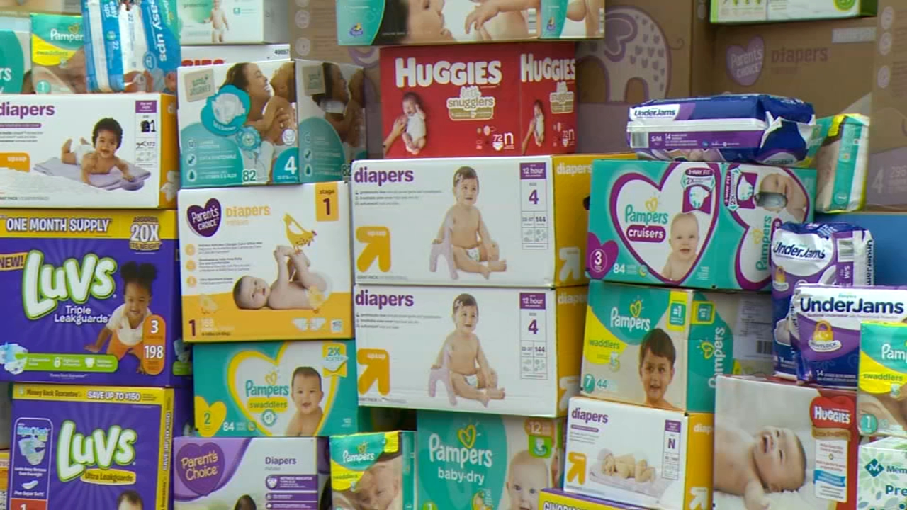 Group holding mobile diaper pantry in Waukegan