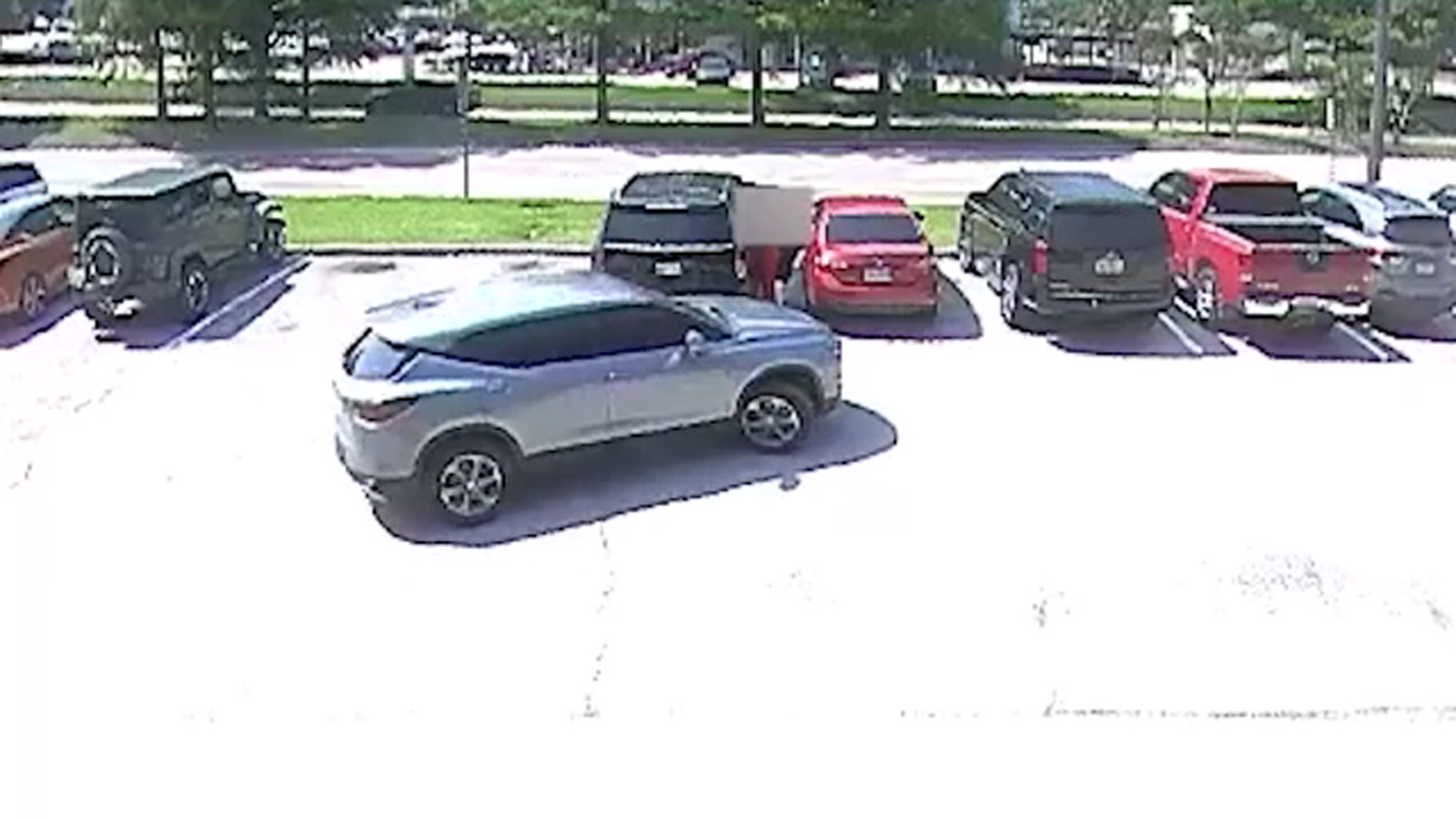 Houston police searching for suspect accused of pushing woman to ground, stealing bank bag outside of Baybrook Mall - Vimarsana News