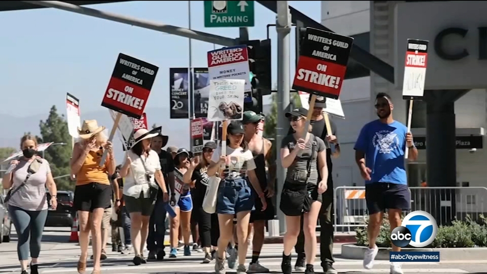 Hollywood writers, studios return to bargaining table