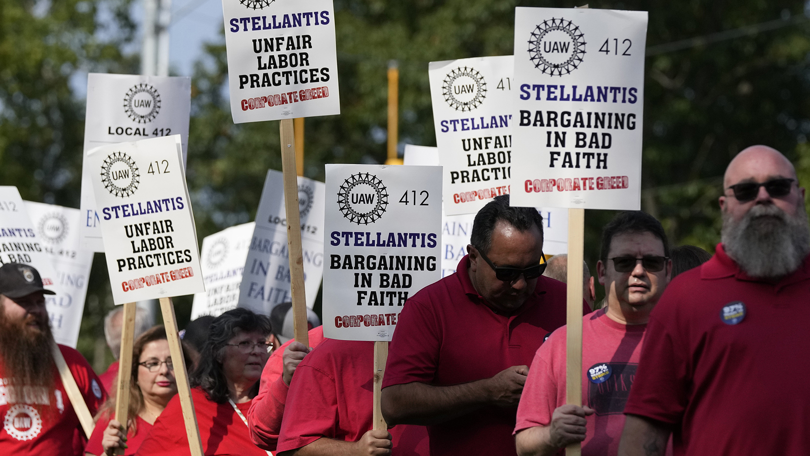 Stellantis menawarkan kontrak baru dan para pekerja bersiap untuk memperpanjang pemogokan