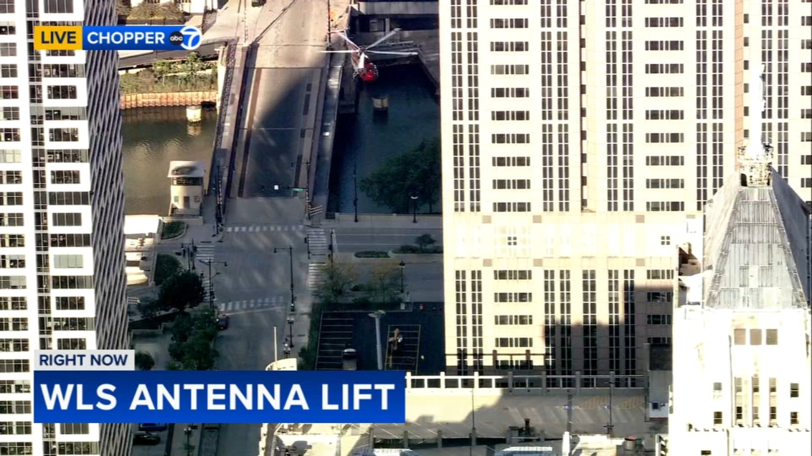 The Willis Tower Chicago: ABC7 Chicago installing new antenna atop former Sears Tower using helicopter - Vimarsana News